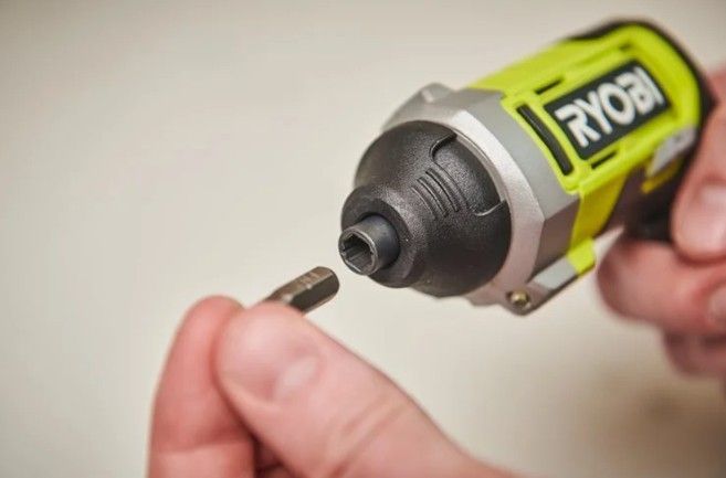 Викрутка акумуляторна RYOBI USB Lithium RSD4-120T 4В (1акум.х2Аг) 5Нм, 200об/хв 5133006210 фото