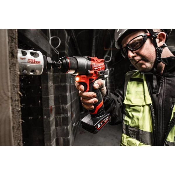 Дрель-шуруповёрт аккумуляторная бесщёточная ударная MILWAUKEE, M12 FPD2-402X, 45Нм (ЗУ,2х4Ач,HDкейс) 4933479869 фото