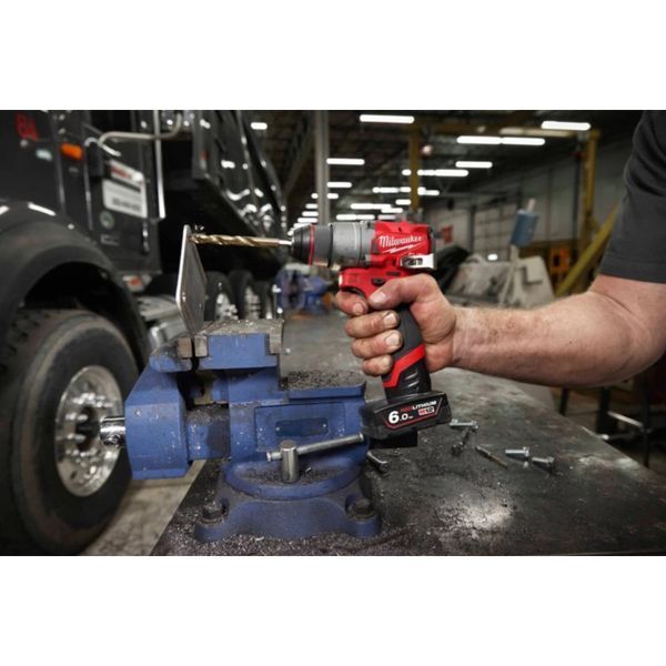 Дрель-шуруповёрт аккумуляторная бесщёточная ударная MILWAUKEE, M12 FPD2-402X, 45Нм (ЗУ,2х4Ач,HDкейс) 4933479869 фото