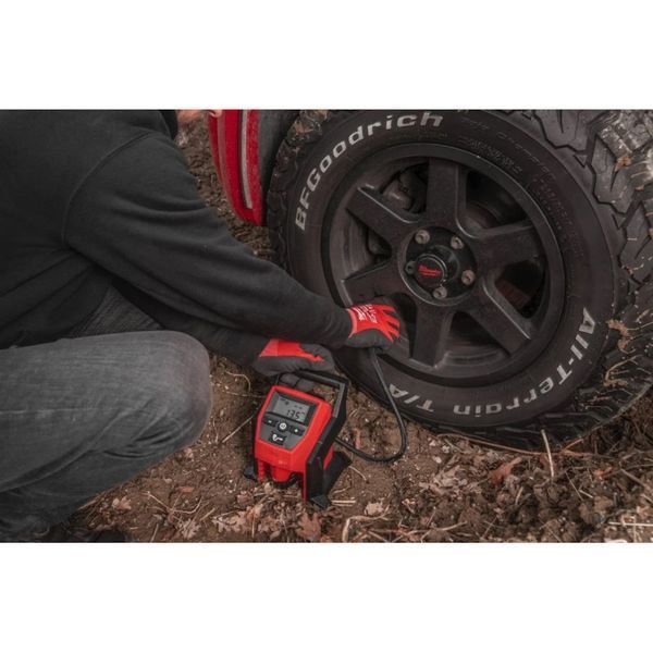 Компресор повітряний автомобільний акумуляторний MILWAUKEE, M12 Bl-O (каркас, картонне пакування) 4933464124 фото