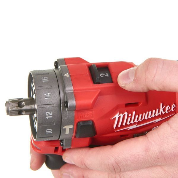 Дрель-шуруповёрт аккумуляторная бесщёточная ударная MILWAUKEE, M12 FPDX-0, 37Нм (каркас) 4933464135 фото