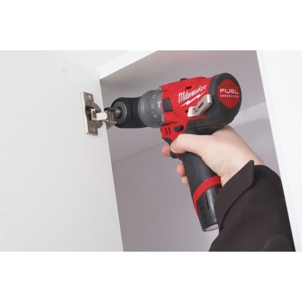 Дрель-шуруповёрт аккумуляторная бесщёточная ударная MILWAUKEE, M12 FPDX-202X, 37Нм (ЗУ,2х2Ач,HDкейс) 4933464136 фото
