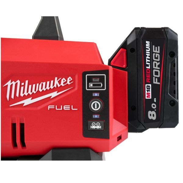 Насос вакуумний аккумуляторный бесщёточный MILWAUKEE, M18 FVP5-801 с адаптером (ЗУ, 1х8Ач FORGE) 4933499249 фото