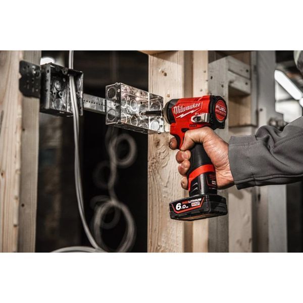 Шуруповерт ударный аккумуляторный бесщёточный 1/4'' HEX MILWAUKEE, M12 FID2-202Х, 170Нм 4933479877 фото