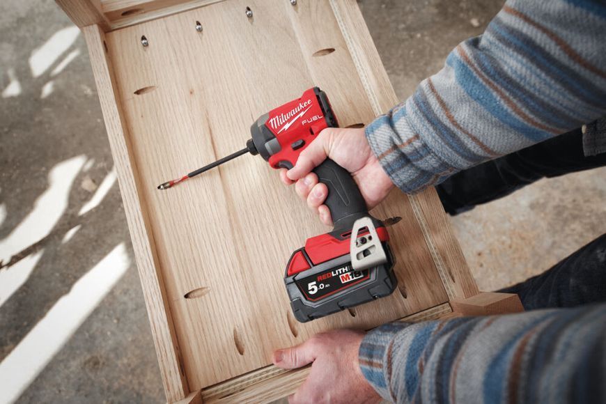 Шуруповерт ударний акумуляторний безщітковий 1/4'' HEX MILWAUKEE, M18 FID3-0, 226Нм 4933498061 фото