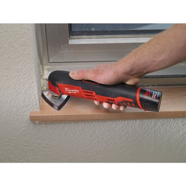 Инструмент многофункциональный аккумуляторный MILWAUKEE, C12 MT-202B (ЗУ, 2х2Ач, сумка) 4933441710 фото
