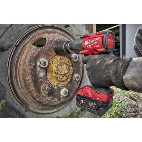 Гайковерт аккумуляторный бесщёточный 1/2'' MILWAUKEE, M18 FMTIW2F12-502Х, 881Нм, с кольцом 4933478450 фото