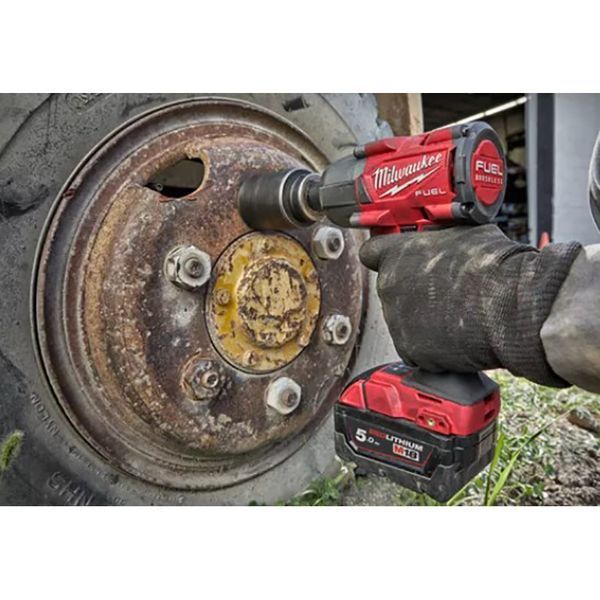 Гайковерт аккумуляторный бесщёточный 1/2'' MILWAUKEE, M18 FMTIW2F12-502Х, 881Нм, с кольцом 4933478450 фото
