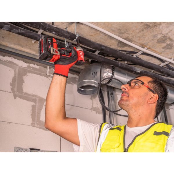 Шуруповерт ударный аккумуляторный бесщеточный MILWAUKEE M18 BLIDRCMC-402C (190Нм) (+ заряд. устройство, 2 аккум., HD кейс) + жилетка 4933499457 фото