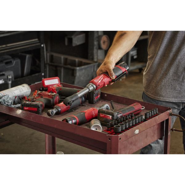 Гайковерт-трещітка акумуляторний безщітковий подовжений 3/8'' MILWAUKEE, M12 FHIR38LR-0, 47Нм (каркас, картонне пакування) 4933480791 фото