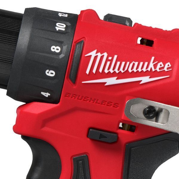 Дрель-шуруповёрт аккумуляторная бесщёточная MILWAUKEE, M12 BLDDRC-202С, 40Нм (ЗУ, 2х2Ач, кейс) 4933499686 фото