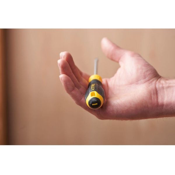 Викрутка плоска STANLEY "Cushion Grip" S/D FLARED: 5.5 X 100MM STHT16146-0 фото