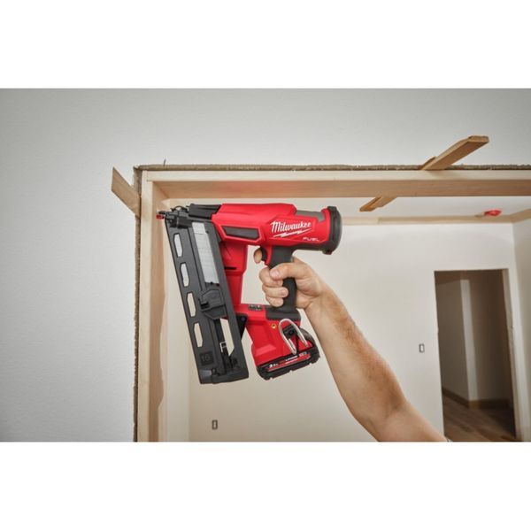 Пистолет гвоздезабивной аккумуляторный бесщёточный MILWAUKEE, M18 FN16GA-202X, 32-64мм (HDкейс) 4933478092 фото