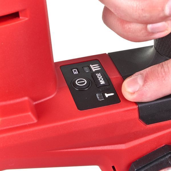 Пистолет гвоздезабивной аккумуляторный бесщёточный MILWAUKEE, M18 FN18GS-0X, 16-54мм (каркас,HDкейс) 4933471409 фото